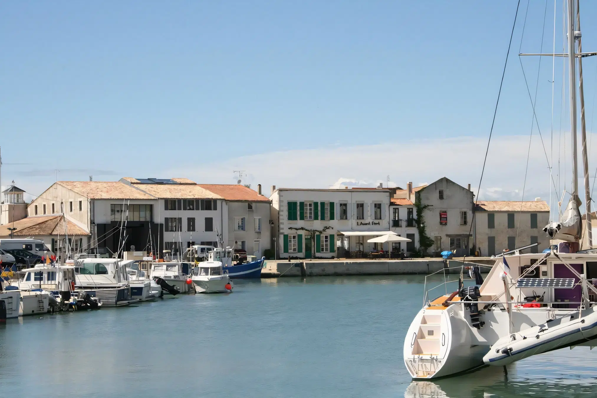 hotel le galion depuis le port