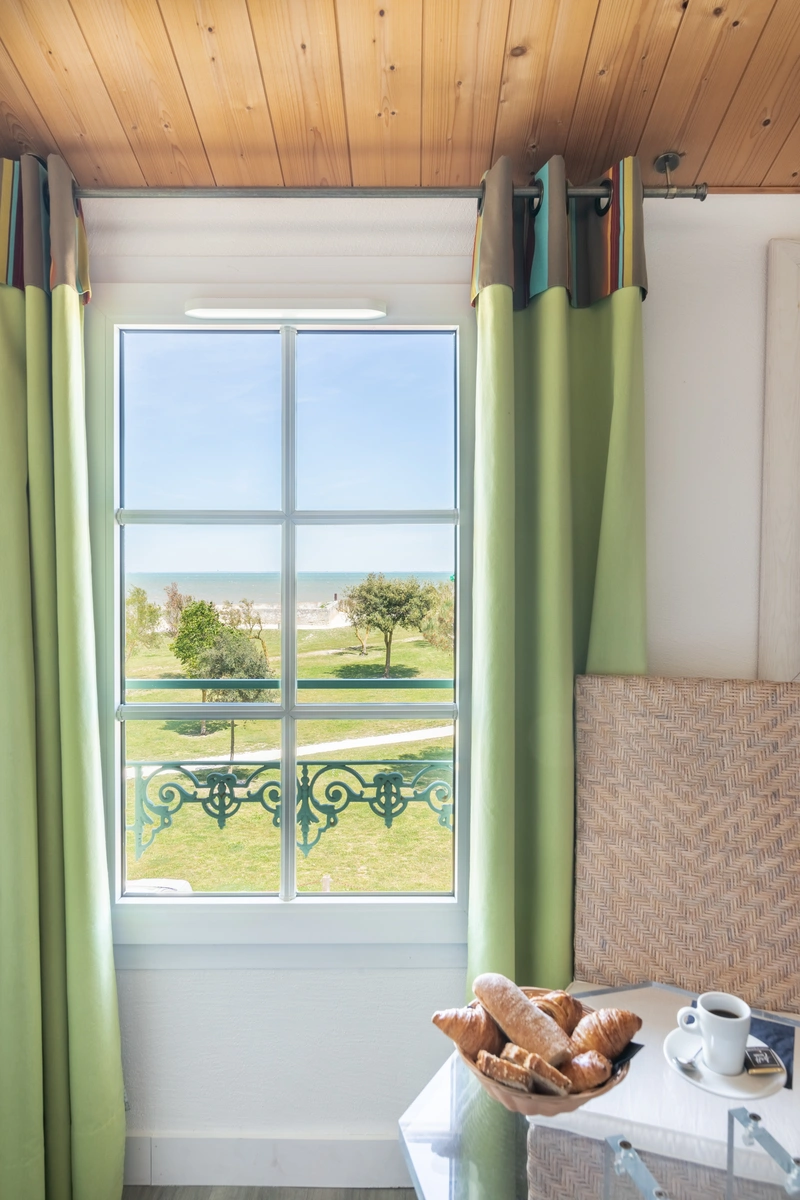 hotel legalion saint martin iledere 